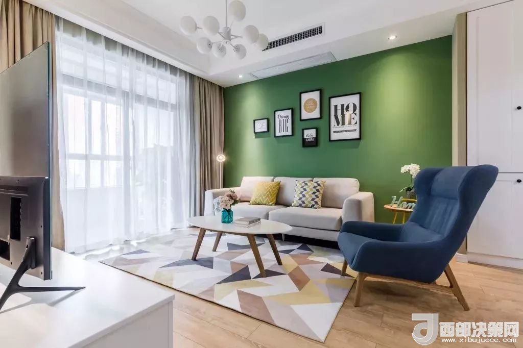 沙發(fā)背景墻選對(duì)裝飾畫，才能美了整個(gè)客廳空間！