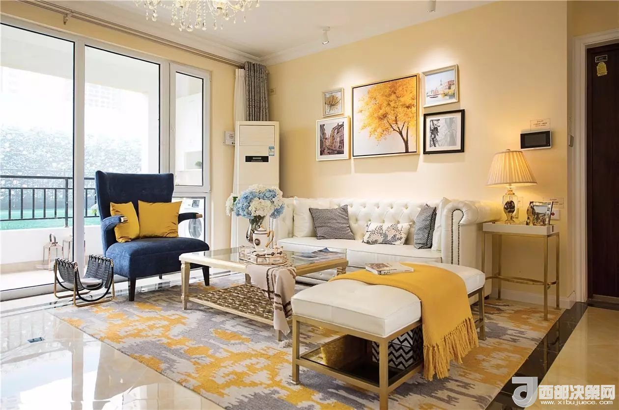 沙發(fā)背景墻選對(duì)裝飾畫，才能美了整個(gè)客廳空間！