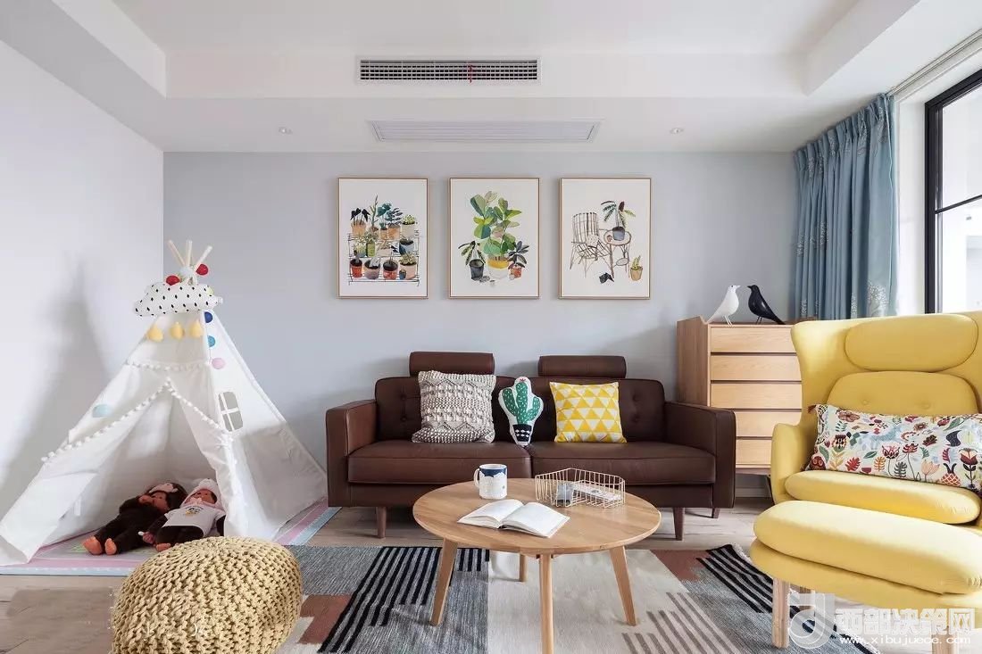 沙發(fā)背景墻選對(duì)裝飾畫，才能美了整個(gè)客廳空間！