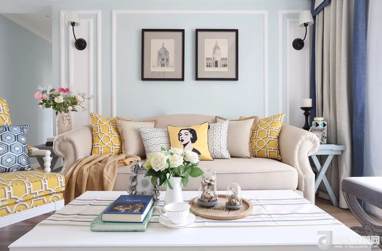 沙發(fā)背景墻選對(duì)裝飾畫，才能美了整個(gè)客廳空間！