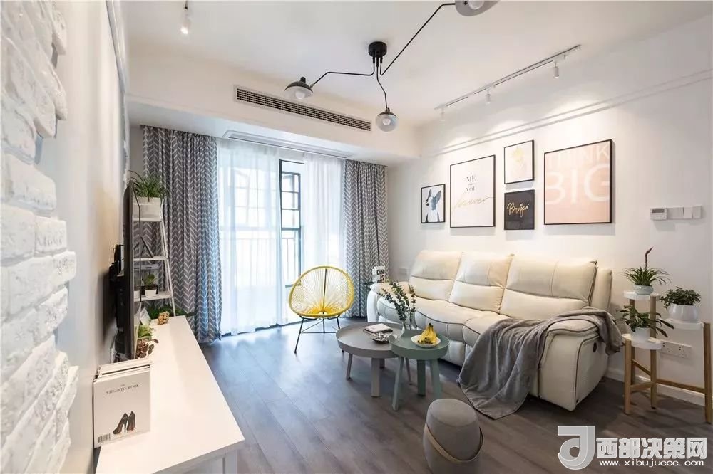 沙發(fā)背景墻選對(duì)裝飾畫，才能美了整個(gè)客廳空間！