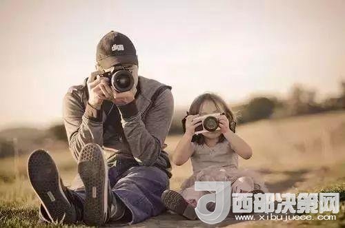 “曾子殺豬”故事在前，最近又有《父母說好考了90分就去看海，被爽約后女孩離家出走》新聞在后。父母如果自己的行為“打臉”了，又怎么能在孩子面前掌握教育的主動(dòng)權(quán)。