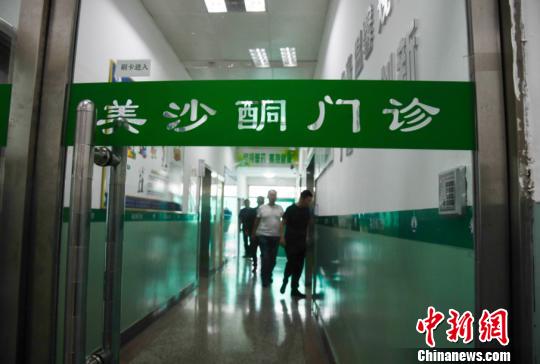 有數(shù)據(jù)顯示，十年來，山西省司法行政戒毒系統(tǒng)累計收治戒毒人員總數(shù)6萬余人。截至目前，在冊強制隔離戒毒人員、自愿戒毒人員、戒毒康復人員、美沙酮維持治療人員共1.2萬余人?！⊥踅ㄜ?攝