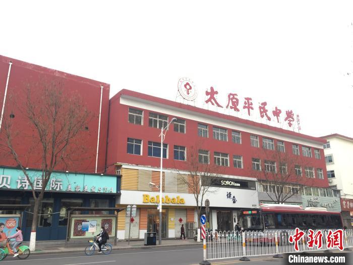 所有師生實(shí)行“日報(bào)告”“零報(bào)告”制度，確保開學(xué)后校園衛(wèi)生安全?！「呷鸱?攝