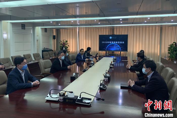 寧夏大學(xué)2020年春季首場(chǎng)綜合類(lèi)“網(wǎng)絡(luò)雙選會(huì)”現(xiàn)場(chǎng)。　李佩珊 攝