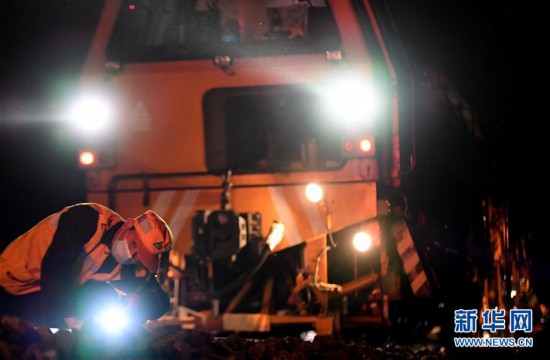 (社會(huì))(6)鐵路線路整治:白天與黑夜的堅(jiān)守