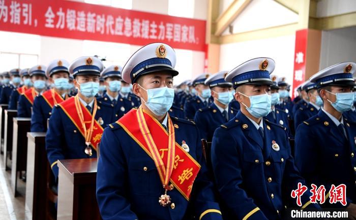 授銜表彰儀式現(xiàn)場?！⒅铱?攝