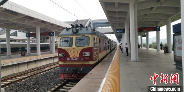 貴州省首條城際高速鐵路——安六鐵路開始聯(lián)調(diào)聯(lián)試。中國鐵路成都局集團(tuán)公司供圖