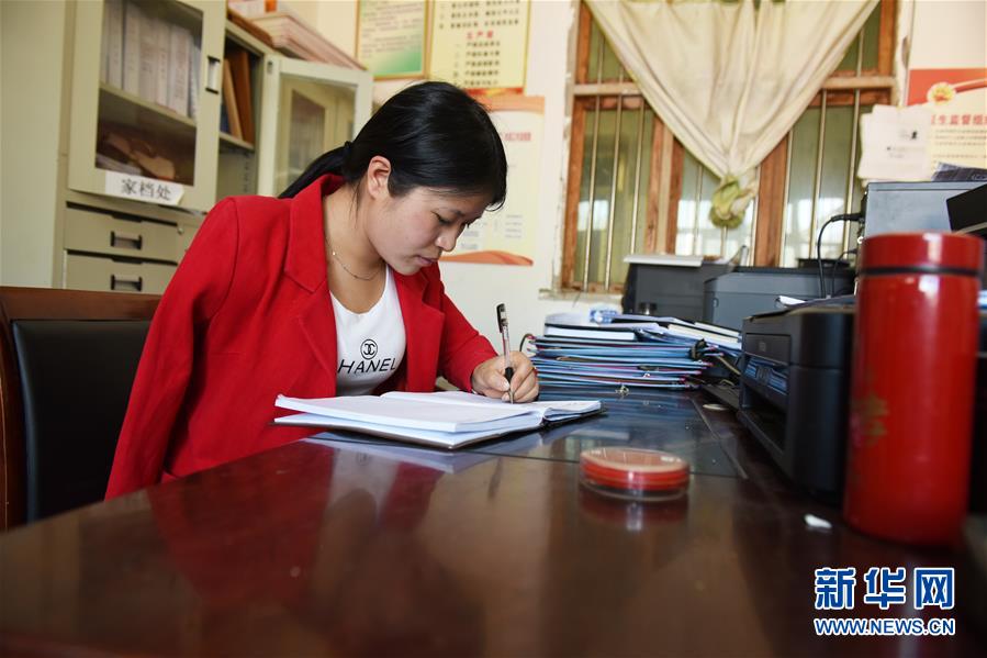 (新華全媒頭條·圖文互動)(9)刺梨花開滿山紅——記在貴州脫貧攻堅一線奮斗的殘疾人