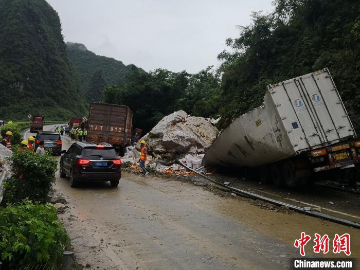 事故現(xiàn)場(chǎng)?！↑S鵬 攝