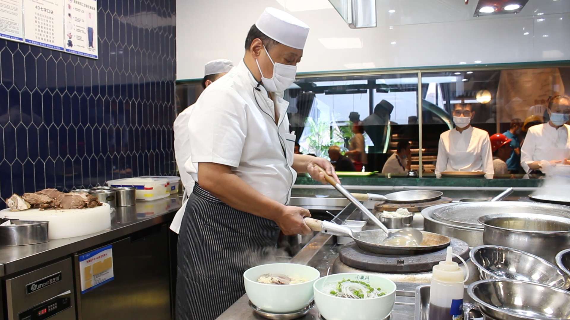 【陜菜大師和他們的拿手菜】烏平：“知足者常樂，食客愛吃我做的牛羊肉泡饃，就是我最大的滿足”_fororder_圖片7