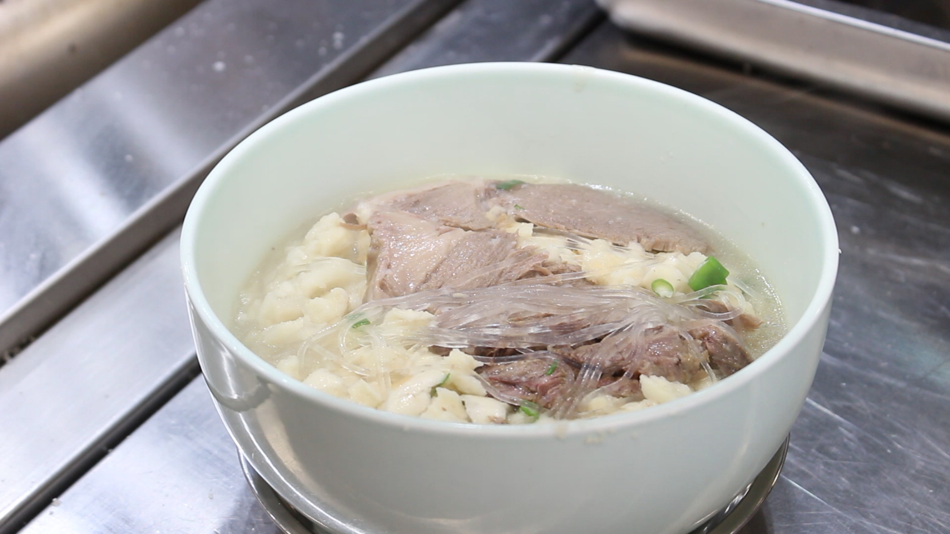 【陜菜大師和他們的拿手菜】烏平：“知足者常樂，食客愛吃我做的牛羊肉泡饃，就是我最大的滿足”_fororder_圖片8