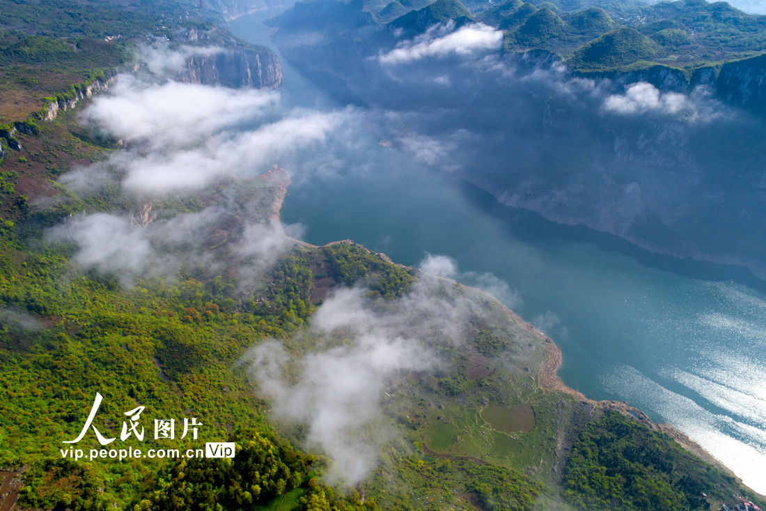 2022年4月3日拍攝的貴州省黔西市新仁苗族鄉(xiāng)境內(nèi)的烏江一級(jí)支流六沖河。